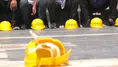 Eskişehir'de Doruk Madencilik işçileri alacakları için Kızılay'da oturma eylemi başlattı