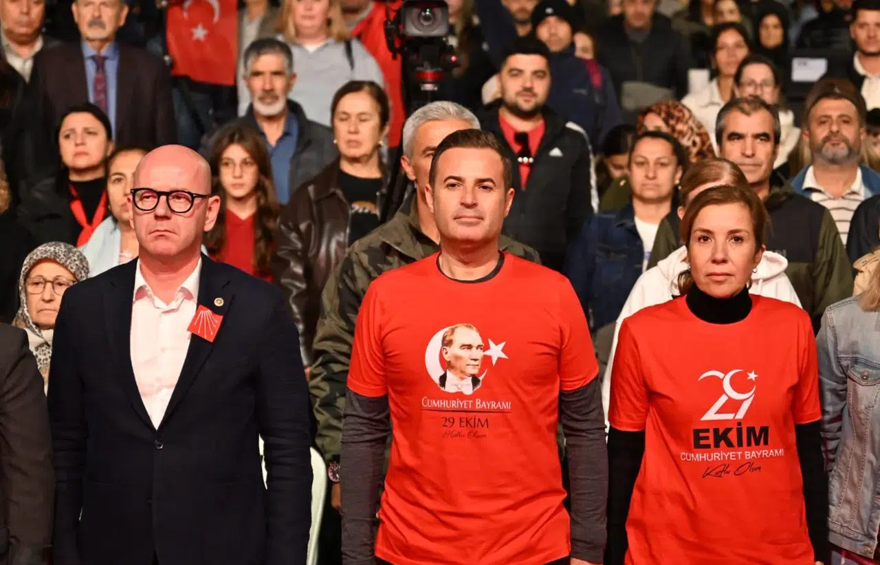 Balıkesir'de 29 Ekim coşkusuyla Cumhuriyet Bayramı kutlandı, on binler sokaklarda birleşti