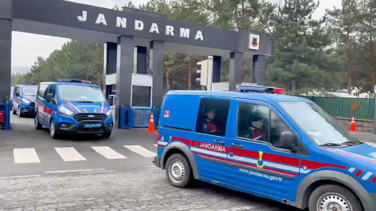 Jandarma'da 419'u subay bin 218 personele 'FETÖ' ihracı