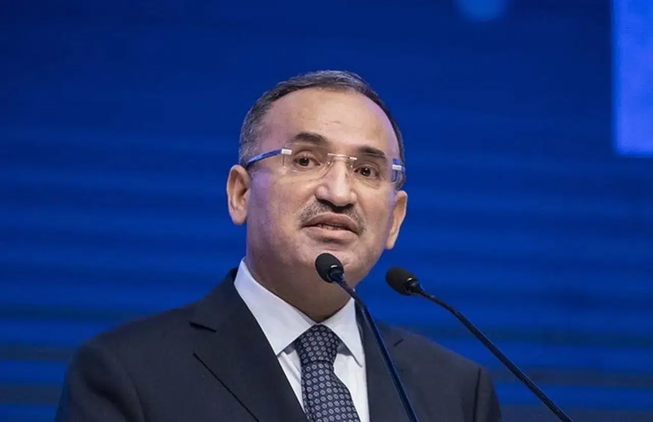 Bozdağ: 'Artık telefonla arayanlara fetva verilmesi dönemi kapanıyor'