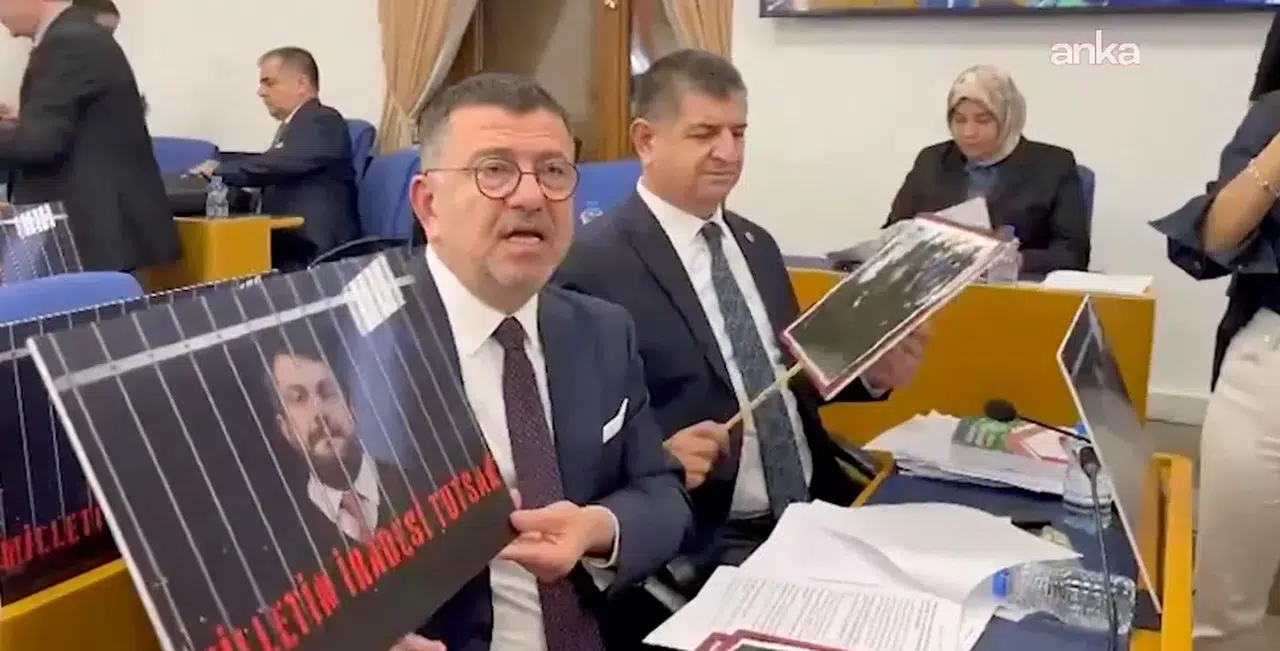 CHP'li Veli Ağbaba'dan Kurtulmuş'a Can Atalay tepkisi: Atalay'ın yeri cezaevi değil, Meclis'tir