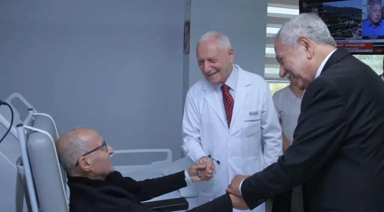 Bülent Arınç, CHP eski Genel Başkanı Hikmet Çetin'i ziyaret etti