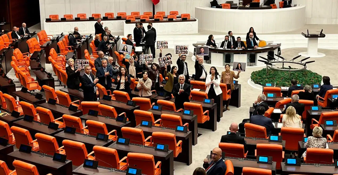 Selahattin Demirtaş için AİHM İtirazına DEM Partisi'nden Protesto: Siyasi Tutuklular İçin Alkışlı Destek