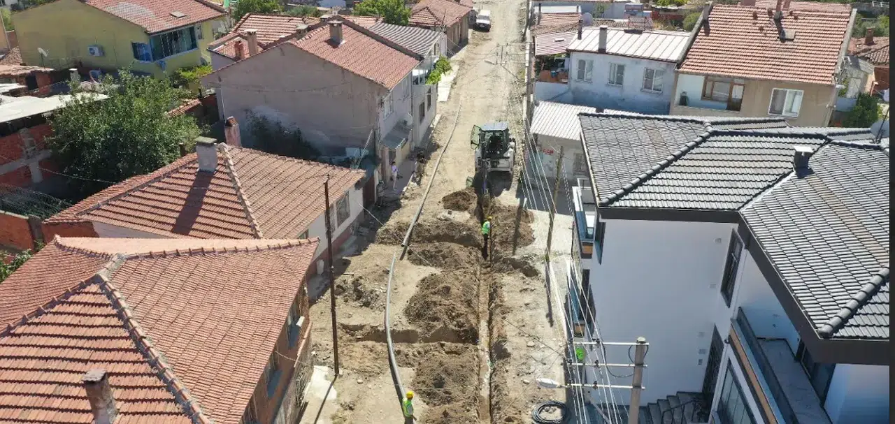 BASKİ vatandaşı 60 yıllık içme suyu hatlarından kurtardı