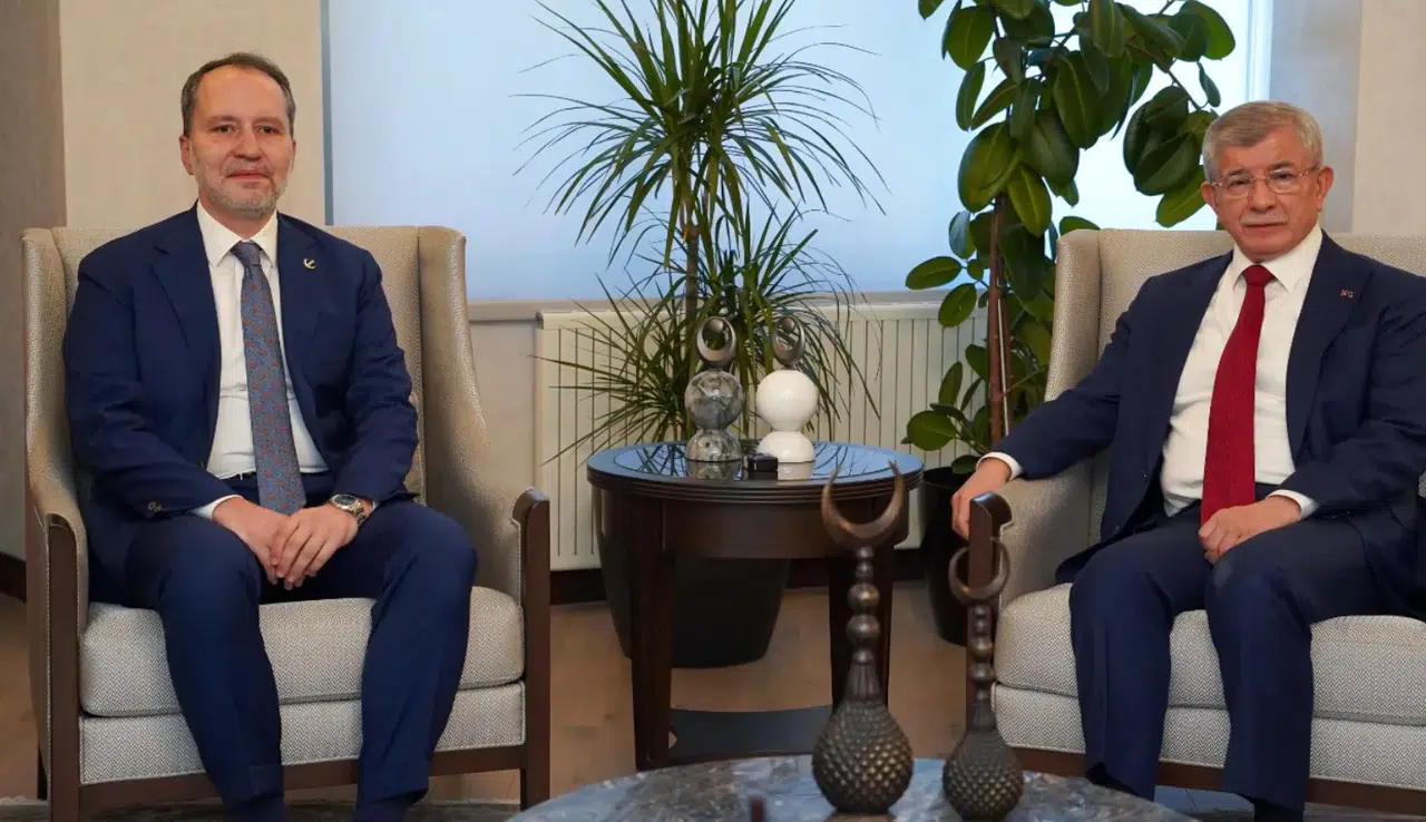 Erbakan ve Davutoğlu, Gelecek ve Yeniden Refah Partileri arasındaki işbirliğini görüştü