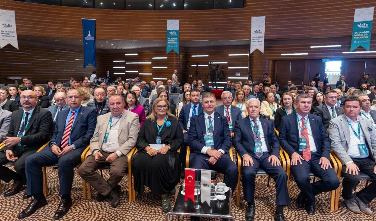 İzmir'de İklim Kriziyle Mücadelede Yerel Yönetimlerin Rolü Vurgulandı