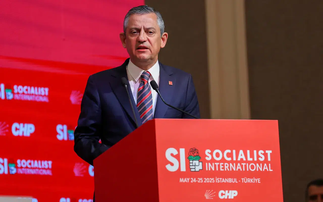 CHP lideri Özgür Özel, İsrail'in Vicdan Gemisi'ne saldırısını kınadı ve güvenli dönüş beklediğini açıkladı