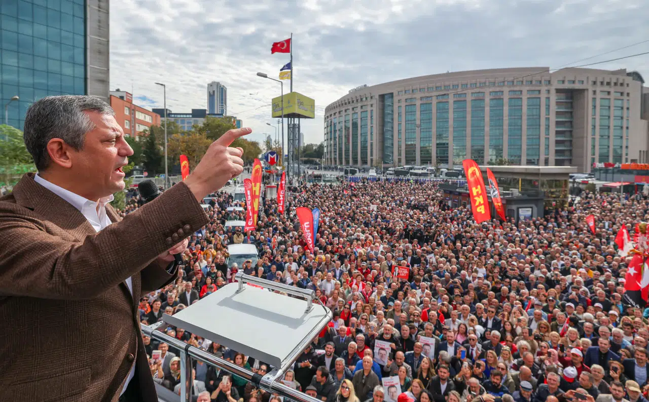 Özgür Özel: Bu meydana ‘aferin’ demeyin, bu meydana gelin, tarihe geçin