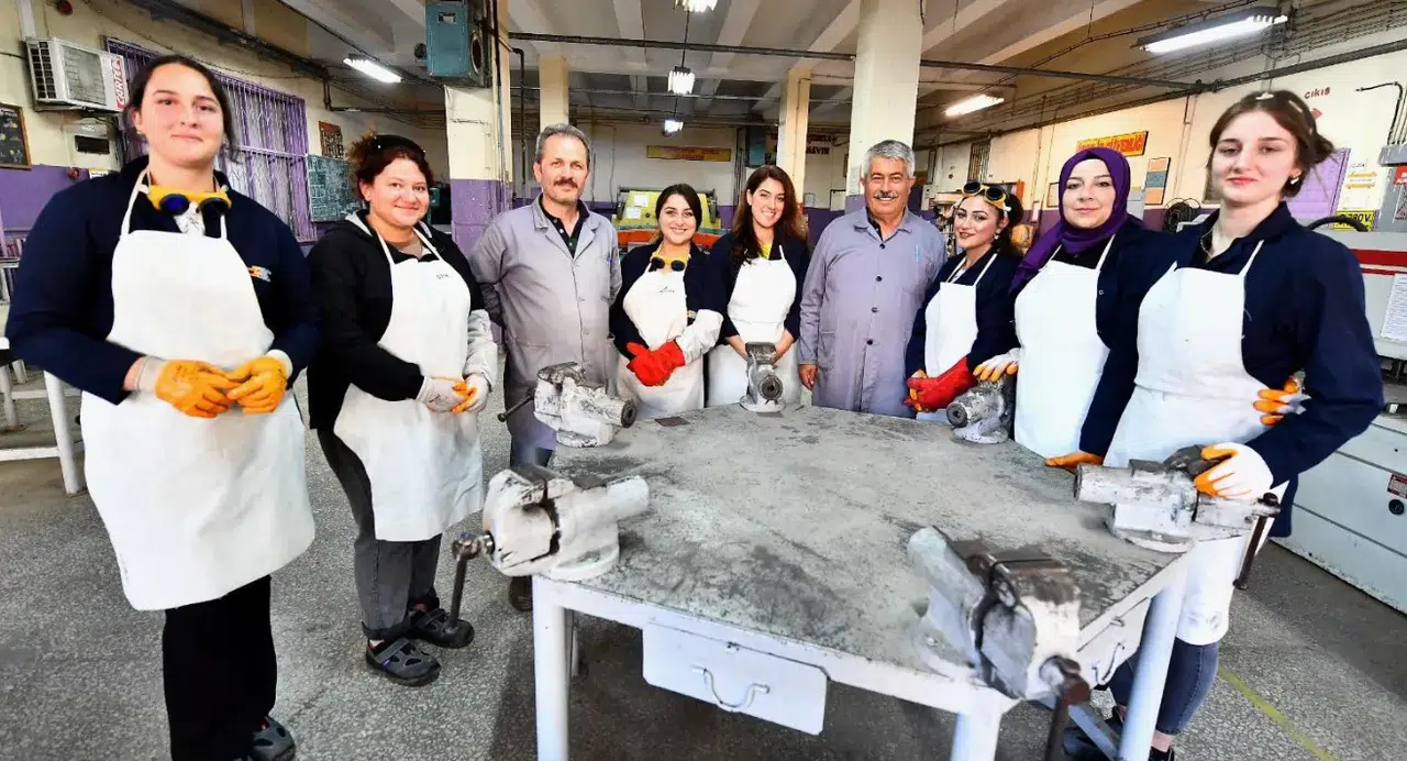 İzmir'de Kadın ve Gençler İçin Yeni İstihdam Fırsatları Yaratılıyor