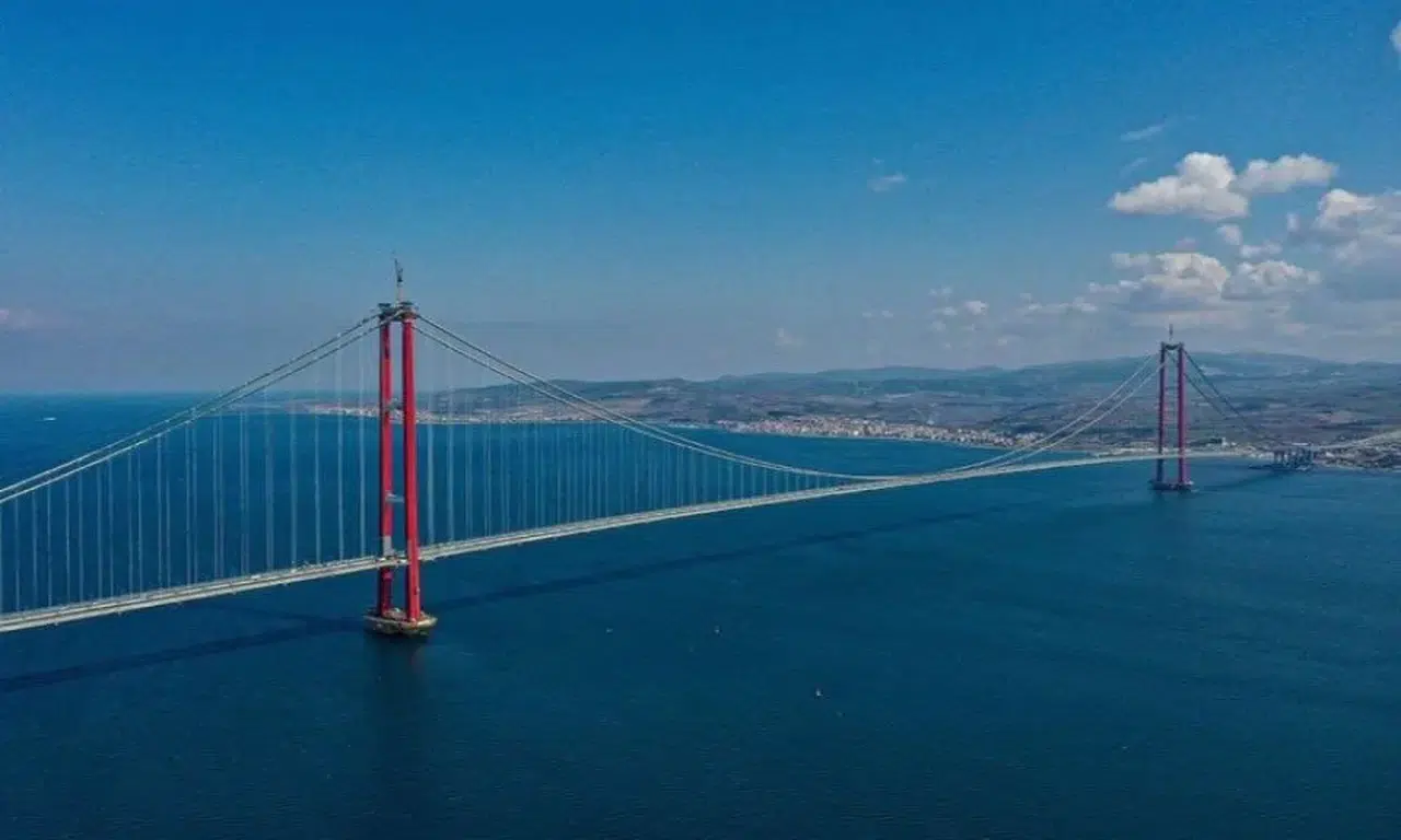 Çanakkale Boğazı sis nedeniyle transit gemi geçişlerine kapatıldı