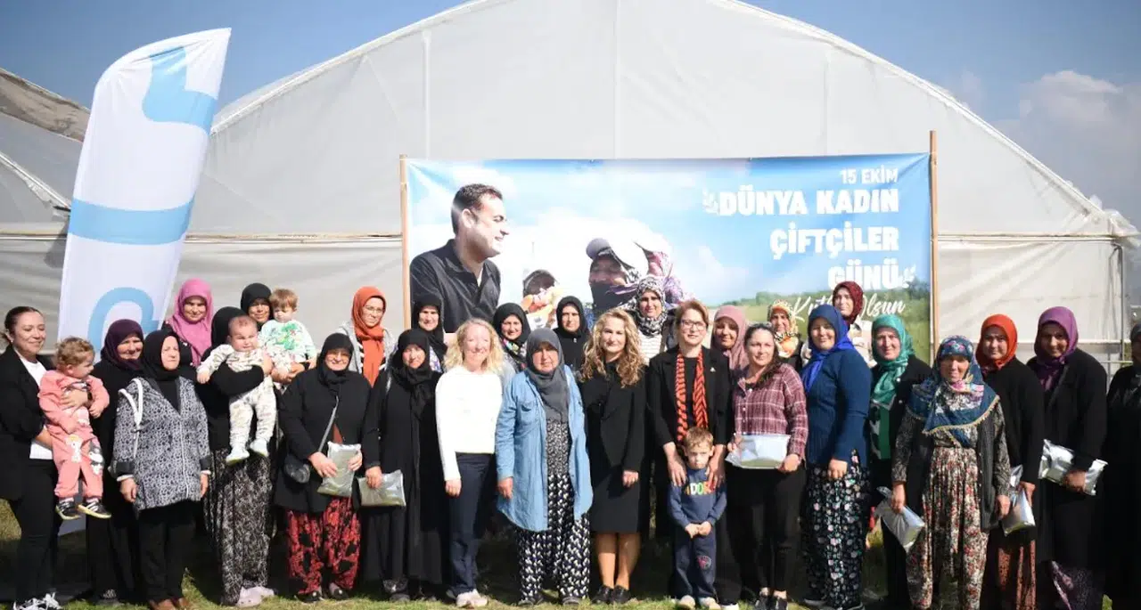 Balıkesir Büyükşehir Belediye Başkanı Ahmet Akın destekliyor, kadın çiftçiler toprağın bereketini artırıyor