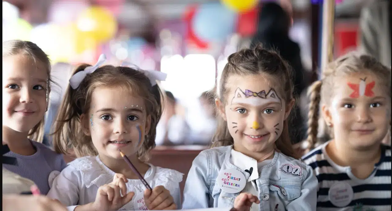 İzmir'de Kız Çocukları Günü'nde İlham Veren Deniz Yolculuğu Gerçekleşti