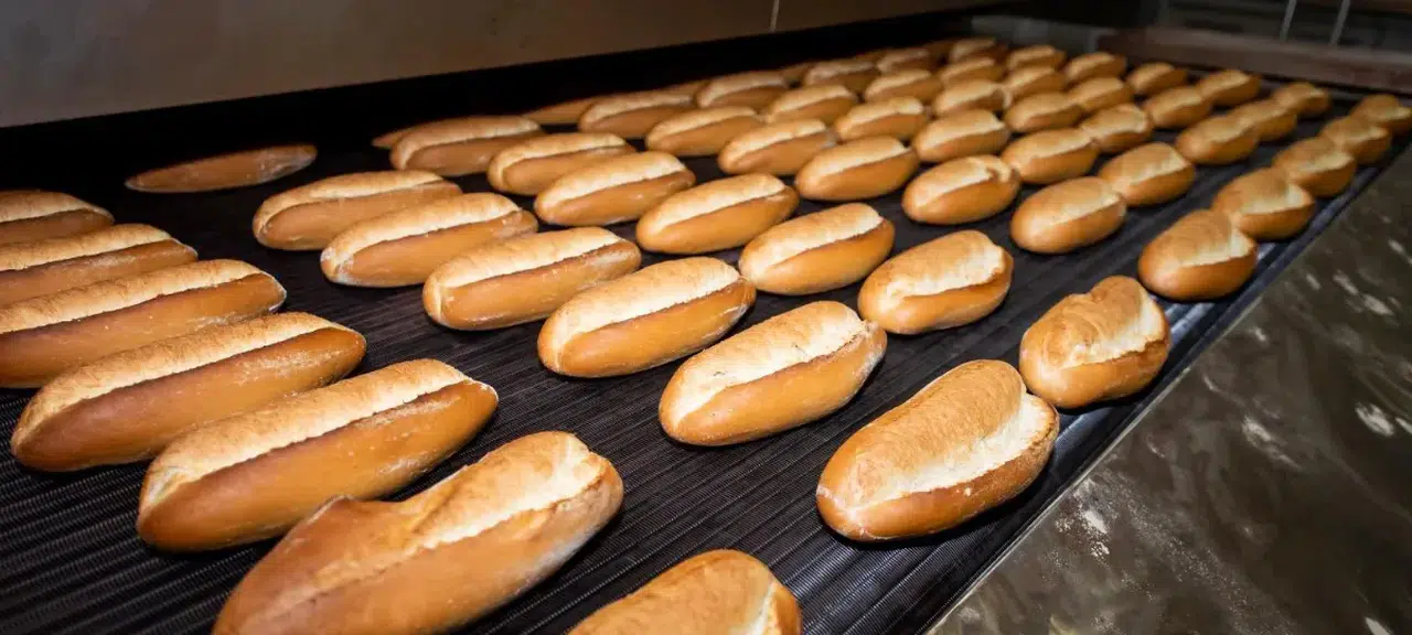 İzmir Halk Ekmek, artan maliyetlere rağmen ekmek fiyatını 10 TL'ye sabitledi