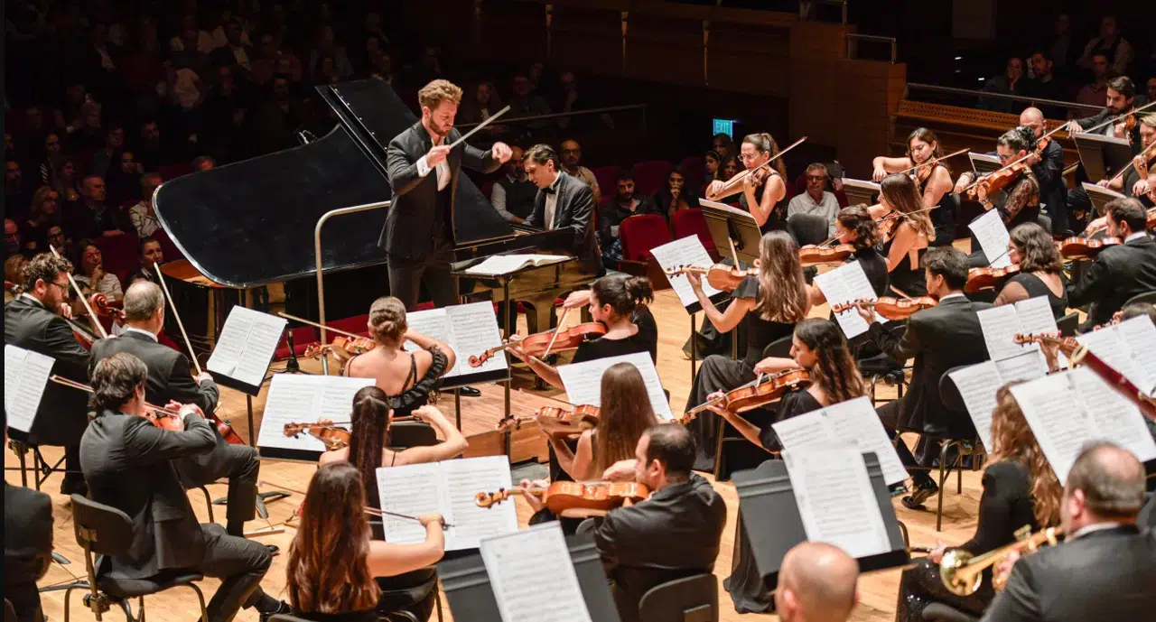 İzmir Oda Orkestrası'nın yeni sezon açılışı, sanatseverlerden tam not aldı!