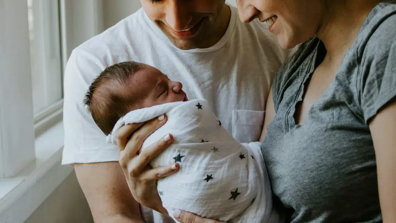 Aile Yılı ile yeni düzenlemeler: Çalışan annelere doğum izni 24 haftaya çıkacak, babalara 15 gün izin öngörülüyor