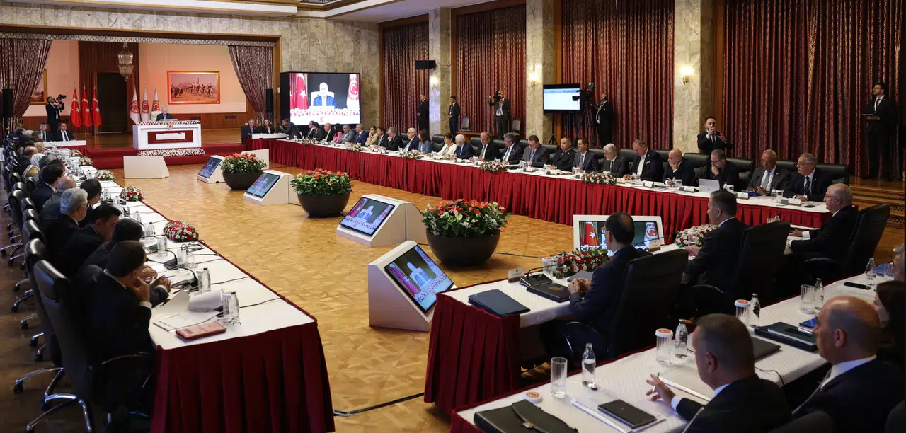 Milli Dayanışma, Kardeşlik ve Demokrasi Komisyonu İrlanda modeli için Dublin'e davet edildi