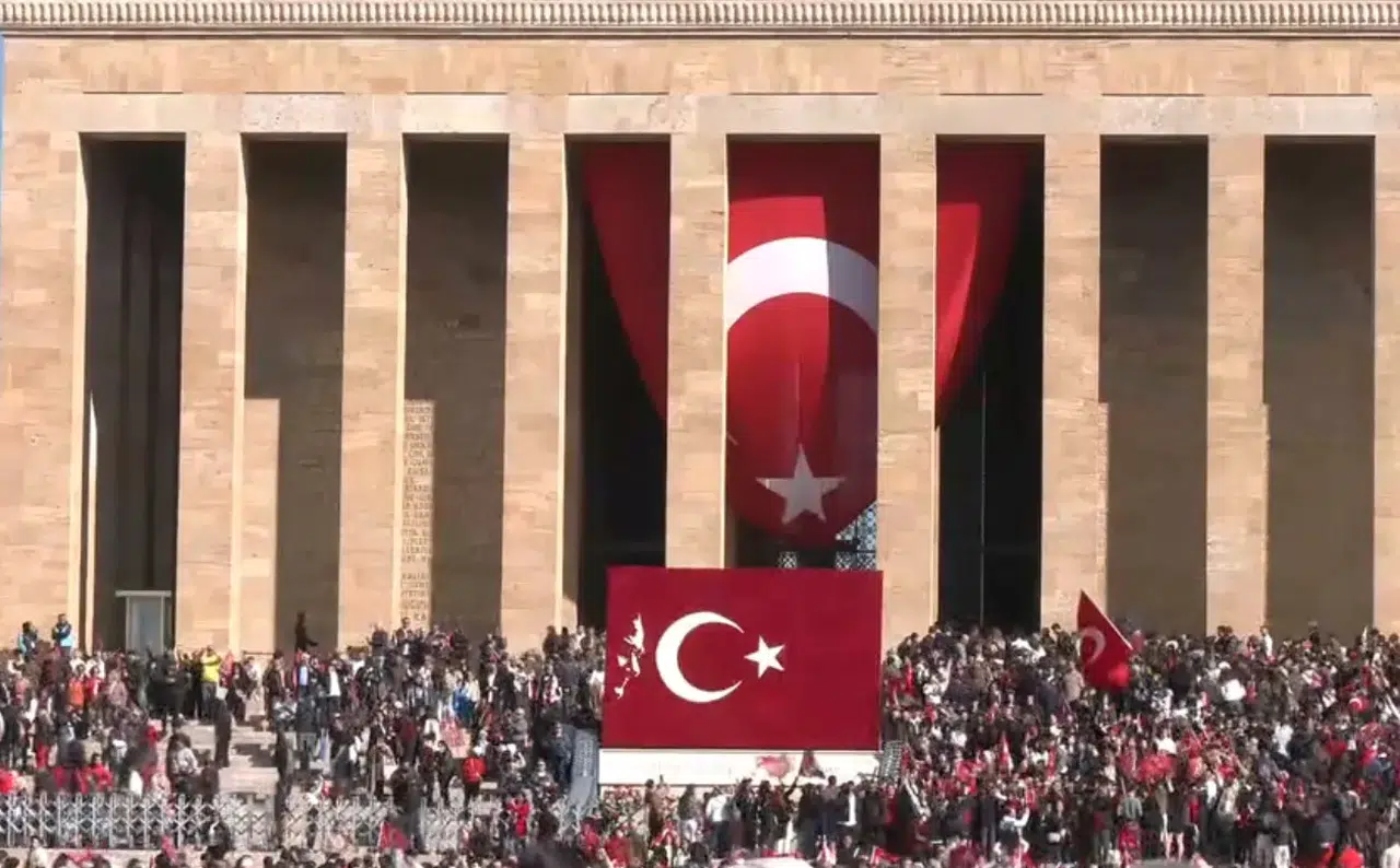 1.1 milyon kişi Anıtkabir'i ziyaret etti, Cumhuriyet Bayramı coşku dolu kutlandı!
