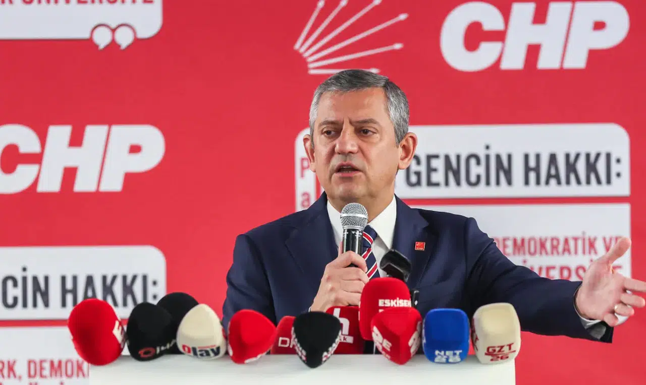 CHP lideri Özgür Özel: "Anayasa askıda, ikili hukuk sistemiyle yönetiliyoruz"