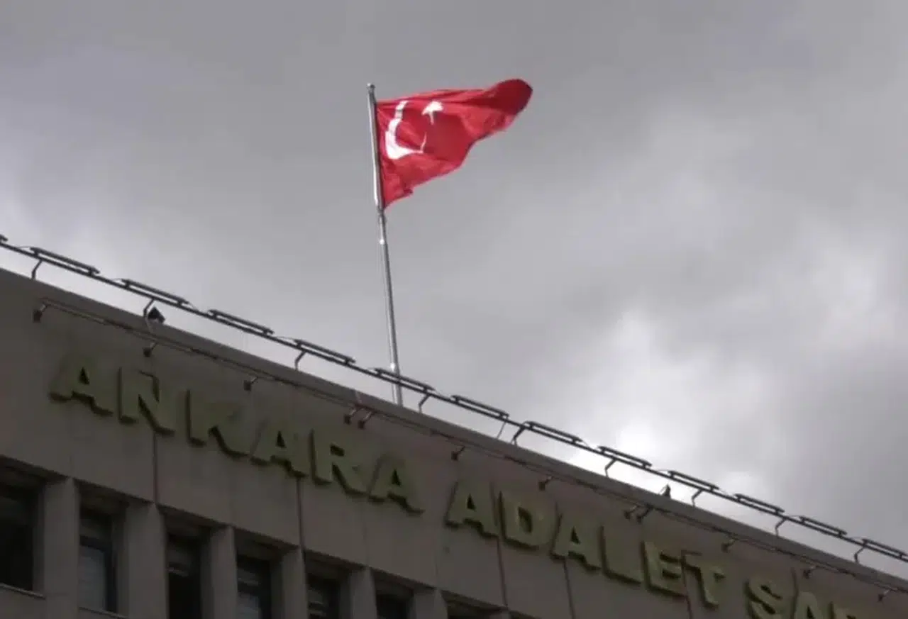 FETÖ'nün Kara Kuvvetleri'ndeki yapılanmasına baskın: 22 şüpheli gözaltında