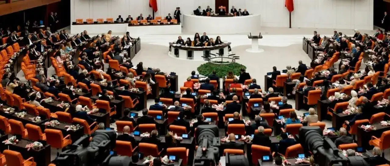 Özgür Özel ve Tülay Hatimoğulları aralarında bulunduğu 11 milletvekilinin dokunulmazlık fezlekesi TBMM'ye sunuldu