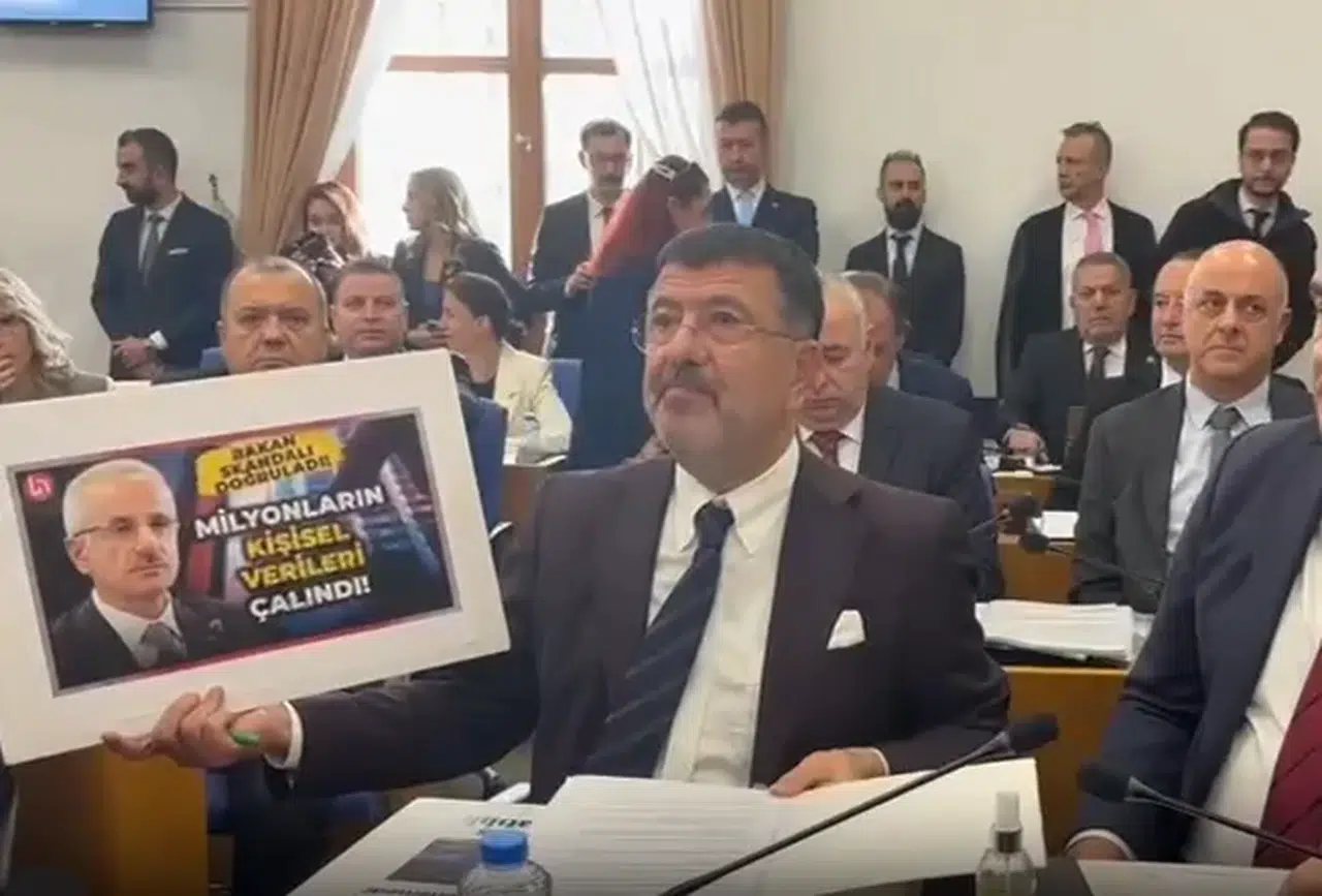 CHP Komisyon Sözcüsü Veli Ağbaba: "Asıl casuslar yurttaşın verisini koruyamayanlardır"