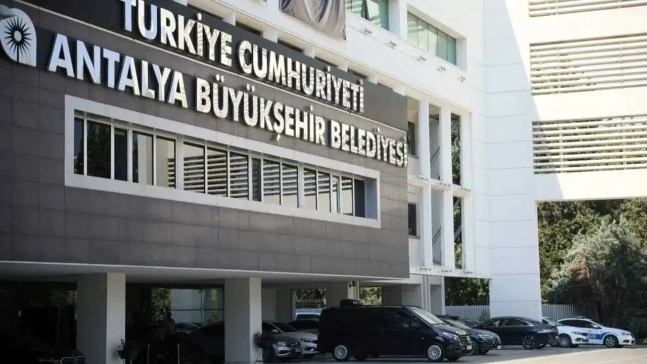 Antalya Büyükşehir Belediyesi'nde rüşvet soruşturmasında 8 kişi gözaltına alındı