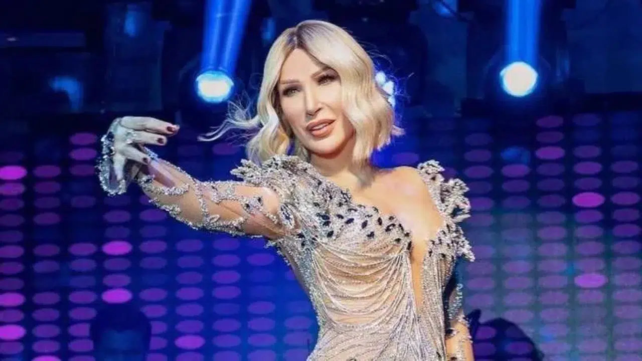 Seda Sayan mini etekli gelin adayı oynattı