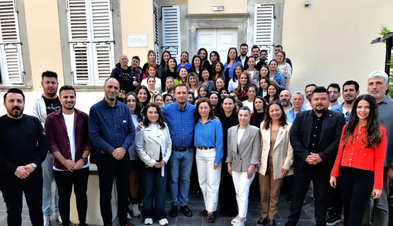 Bornova Belediyesi'nden Öğretmenler Günü'nde anlamlı kahvaltı etkinliği