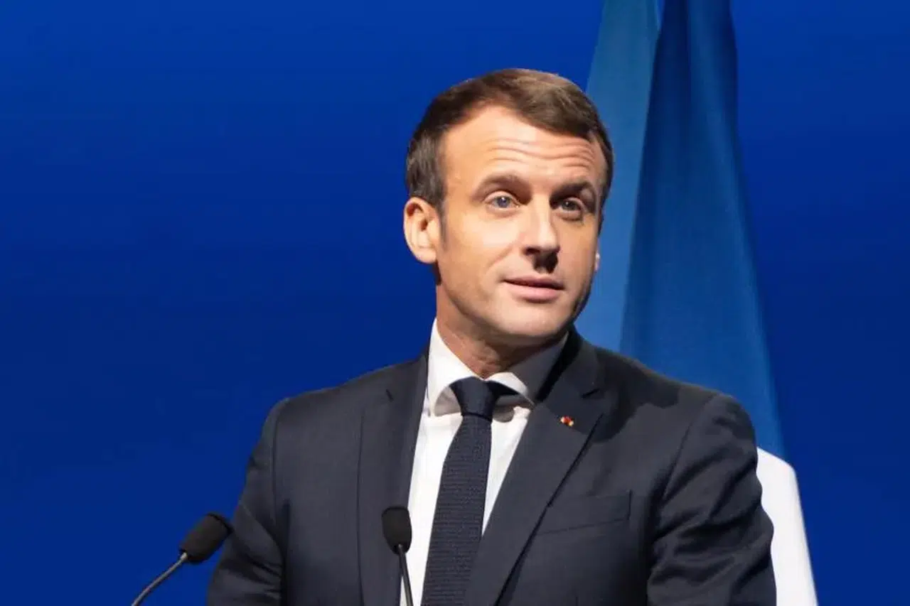 Macron'un desteğiyle Fransa Parlamentosu onayladı; Üniversiteye kadar okulda cep telefonu yasak