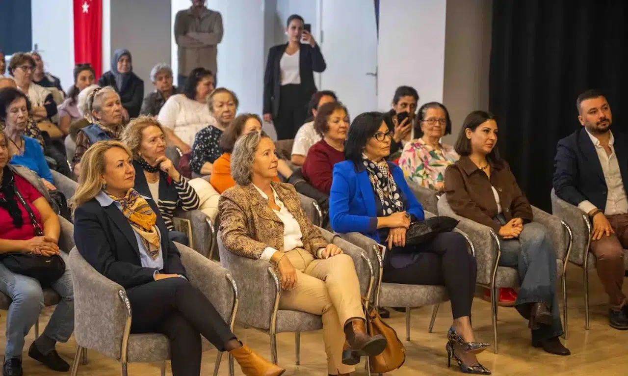 Bornova'da Sağlıklı Yaş Alma Merkezi'nde etkinlik coşkusu ve sağlıkta yeni unvan sevinci!