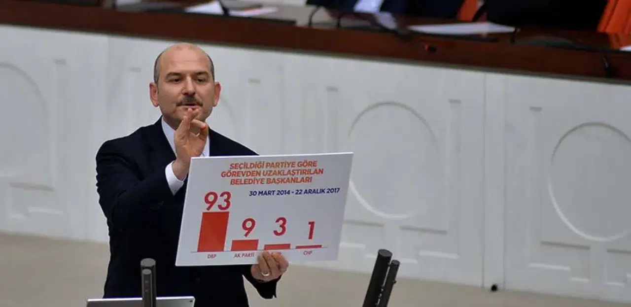 Kutlamak için sıraya girdiler!