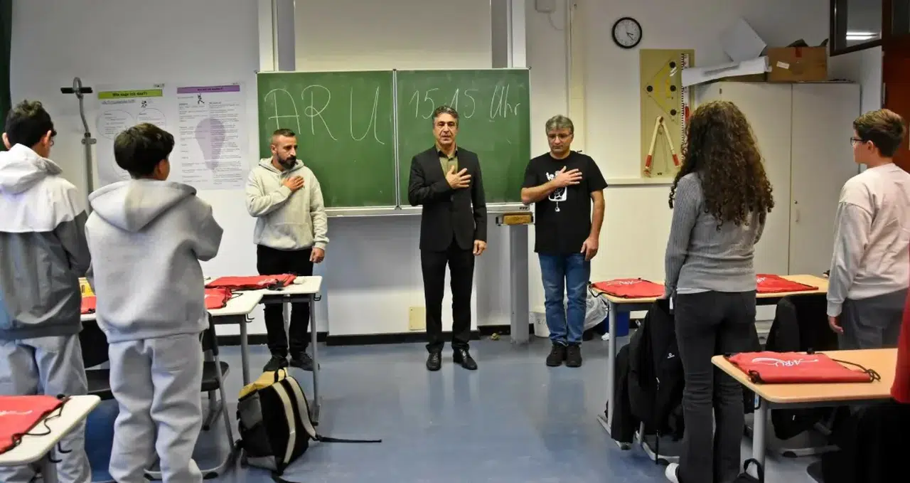 Berlin'de İlk Alevilik Dersi Gülbenk Duası ile Başladı