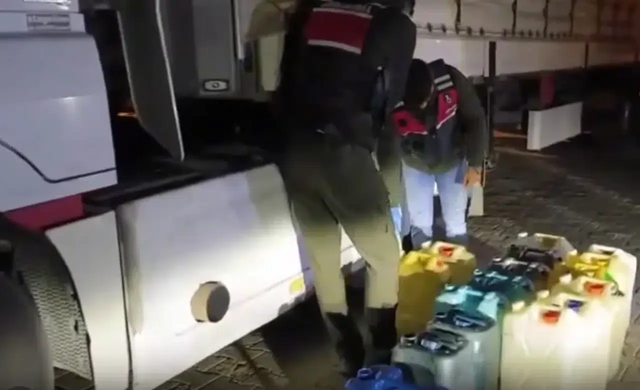 Hakkari ve Ağrı'da uyuşturucu operasyonu: 345 kg skunk, 33 kg metamfetamin ele geçirildi