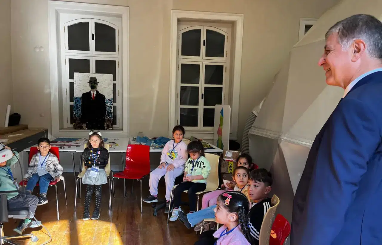 Cemil Tugay, çocuklarla buluşup Dünya Çocuk Hakları Günü'nü kutladı: "Onlar en değerli varlığımız"