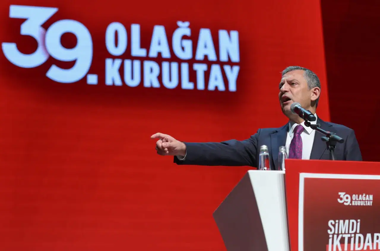 CHP Kurultayı'nda Özgür Özel, İmamoğlu'nu aday olarak açıkladı: "İkincisi, Z planımız da O!"