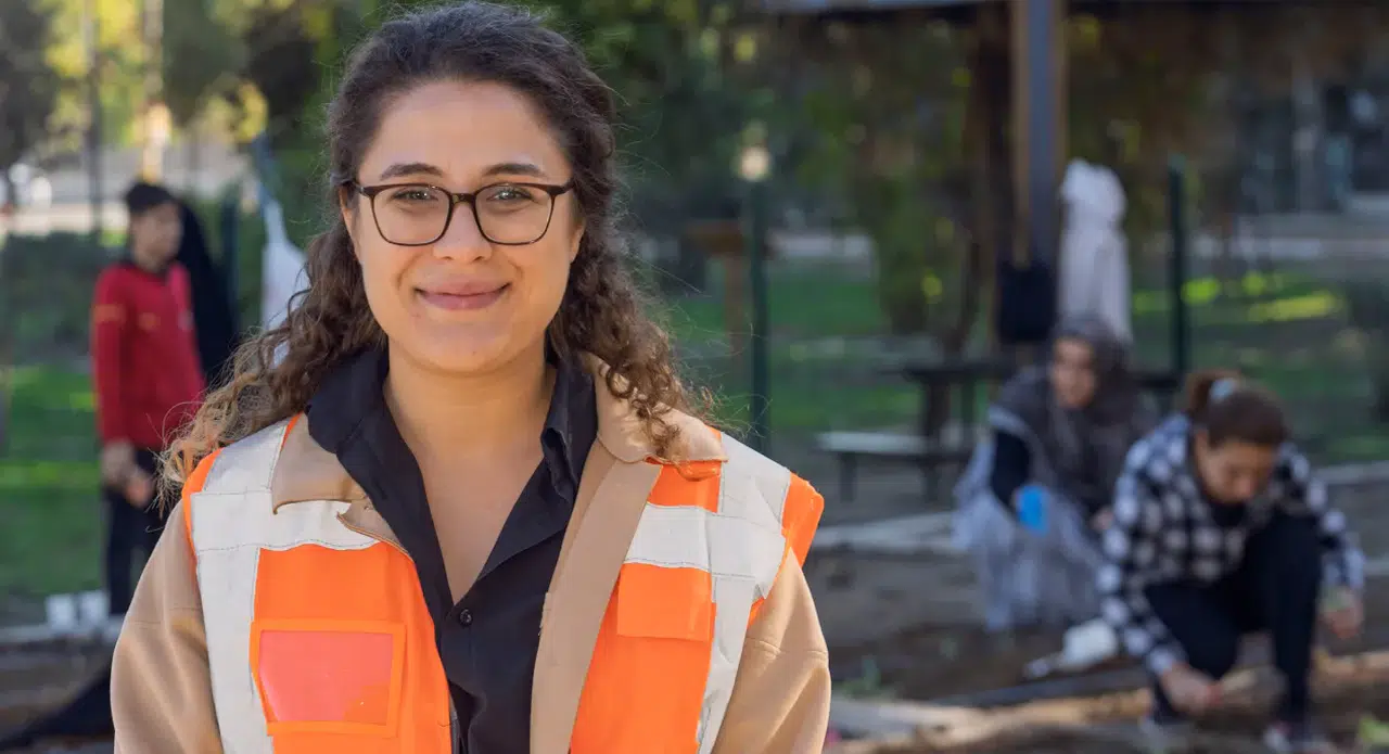İzmir'de Kadınlar Mahalle Bostanlarında Kış Dikimlerine Heyecanla Başladı