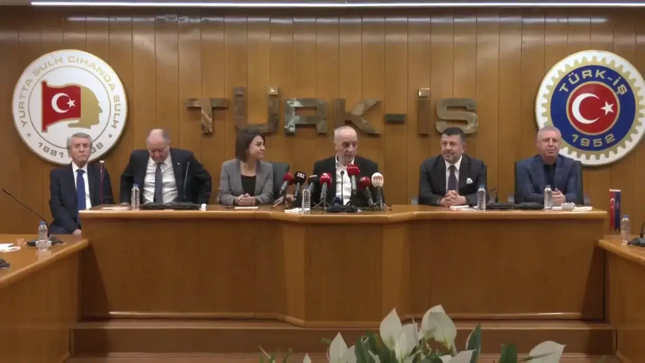 CHP Genel Başkan Yardımcısı Gamze Taşcıer ve Veli Ağbaba Türk-İş’te: “Yapılacak görüşmelerde, yılda bir kez yapılacak olan asgari ücret zammı ile ilgili bir geri adımın atılması gerektiğine inanıyoruz”