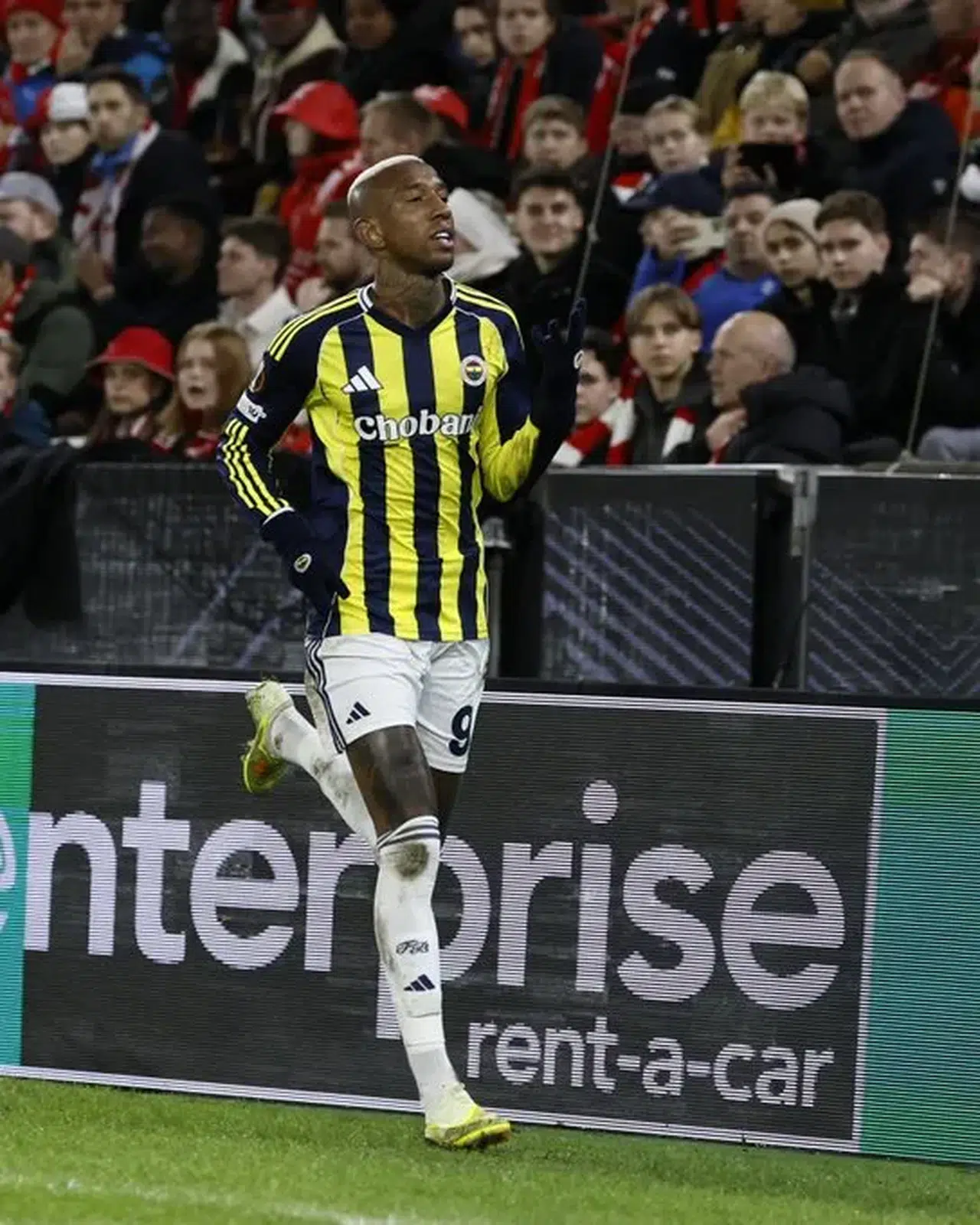 Fenerbahçe, Brann'ı 4-0 ile geçerek Avrupa Ligi'nde zaferini ilan etti!