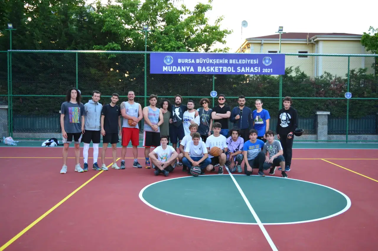 MUDANYALI GENÇLER ŞARKILARINI BARIŞ İÇİN SÖYLEDİ