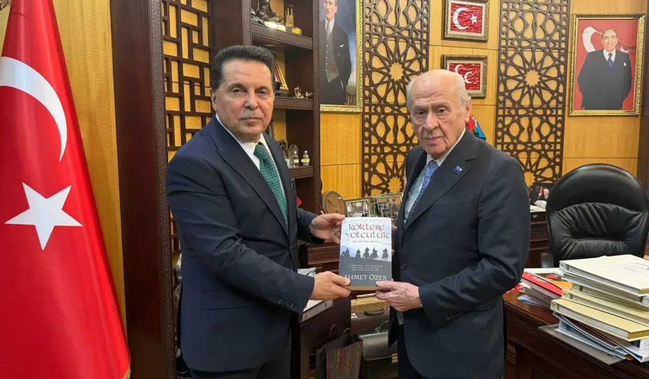 CHP'li Ahmet Özer, MHP Genel Başkanı Devlet Bahçeli'yi Ziyaret Etti