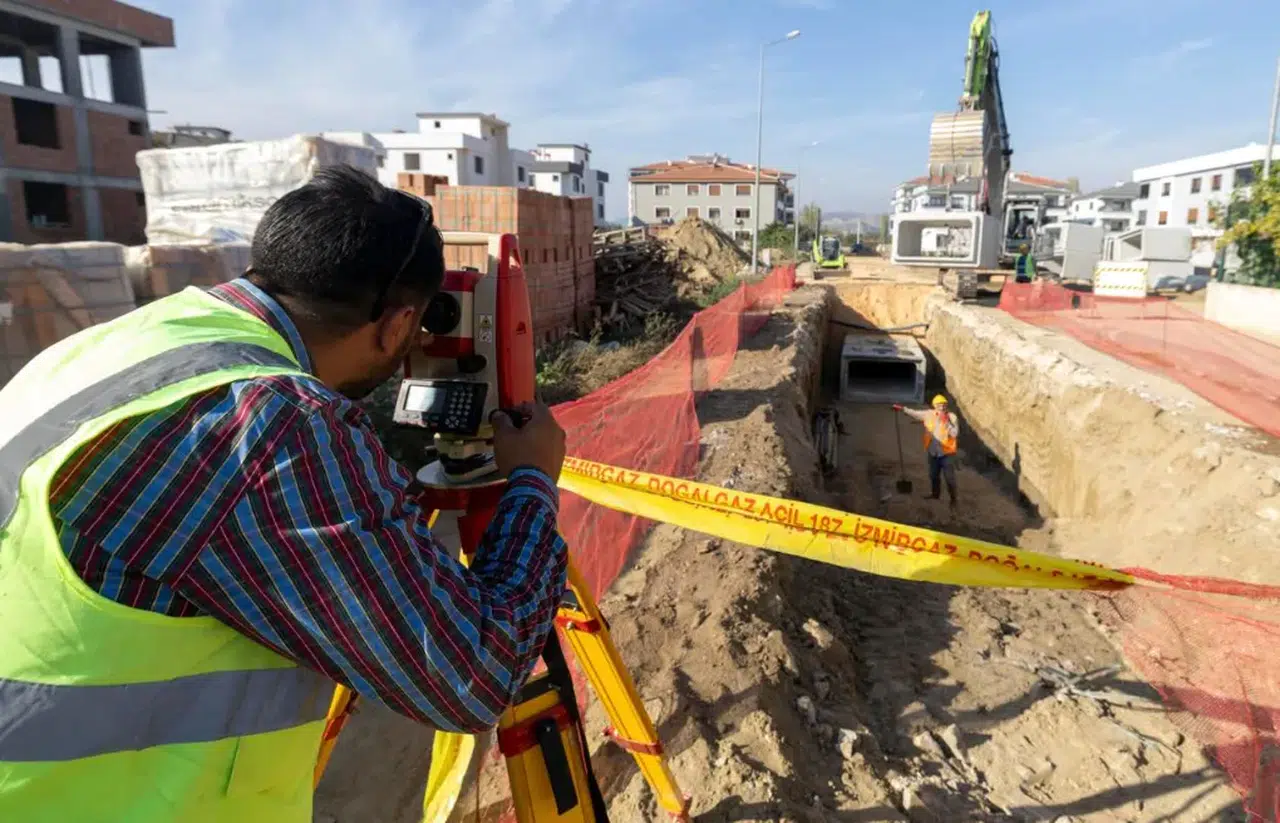İzmir Büyükşehir'in 180 milyon liralık altyapı yatırımı başladı