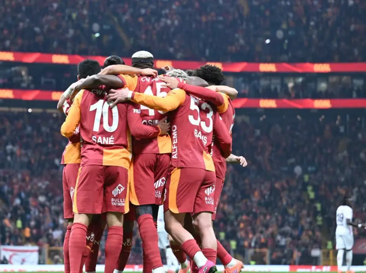 Galatasaray, Samsunspor'u 3-2 yenerek liderliğini sürdürdü!