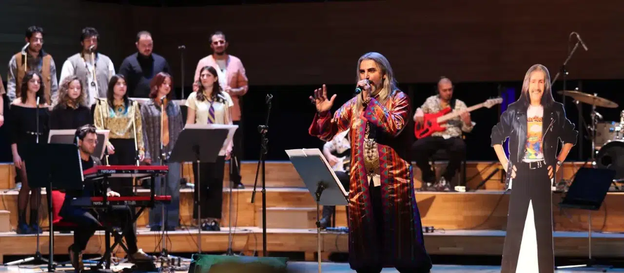 Barış Manço, İzmir'de özlemle anıldı: Şarkılarıyla dolu konser gerçekleşti