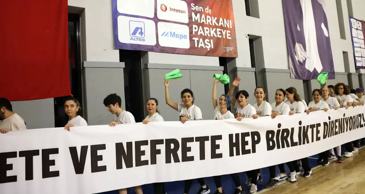Kadınlar Futsal Maçıyla Şiddete Karşı Dayanışma Gösterdi