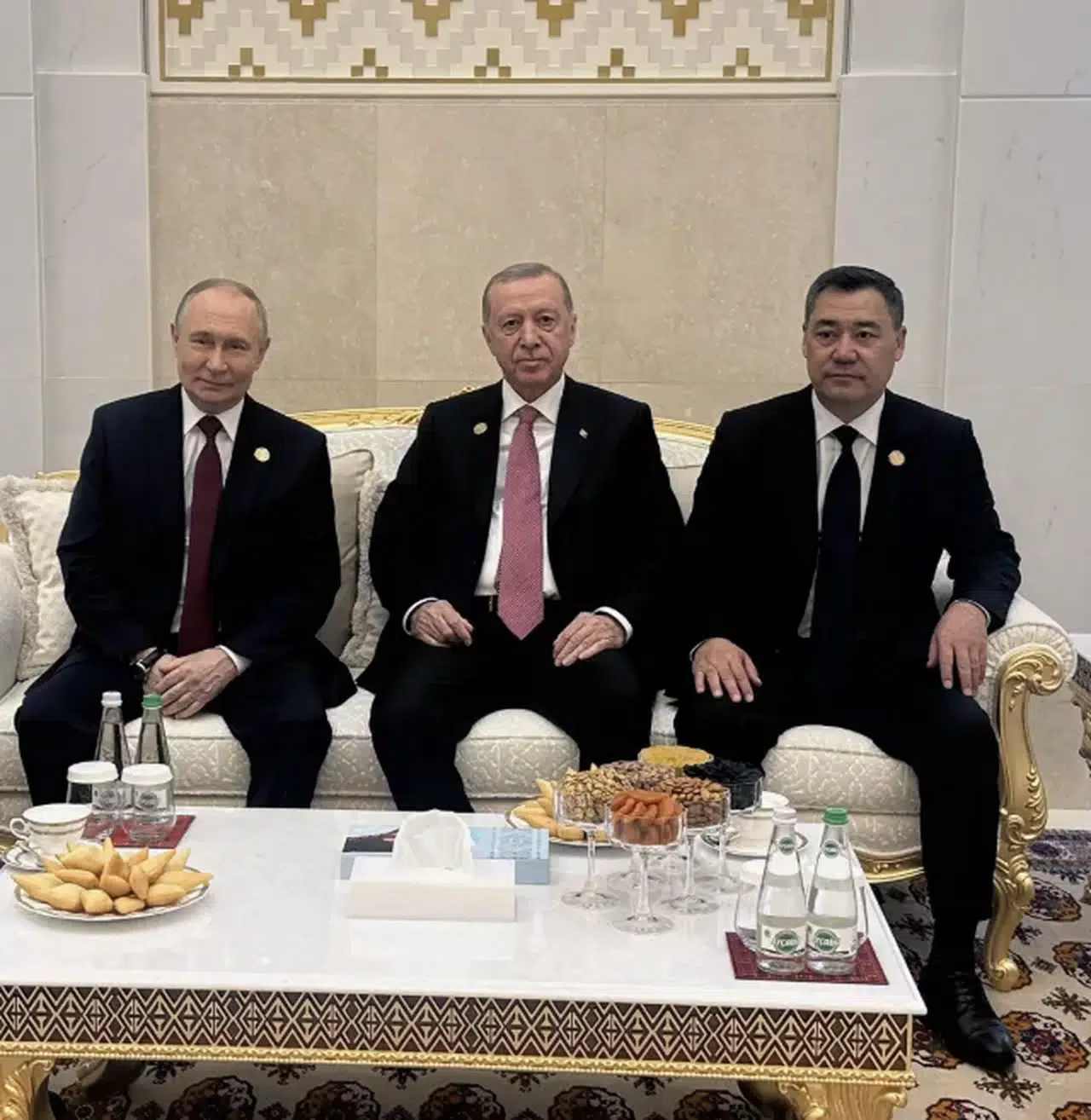Cumhurbaşkanı Erdoğan, Aşkabat'ta Putin, Şerif ve Caparov ile kritik bir toplantı gerçekleştirdi