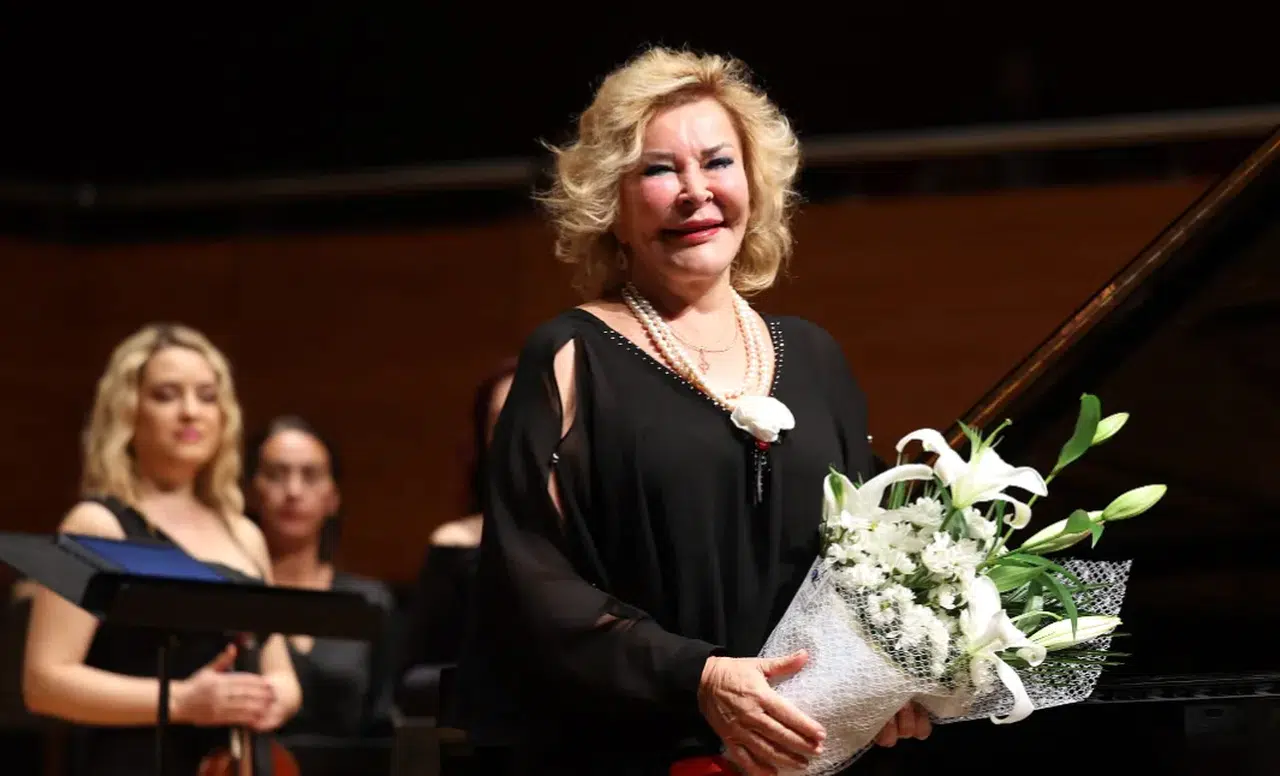 İzmir, İnönü'yü Mozart'la andı: Gülsin Onay'ın performansıyla unutulmaz gece!