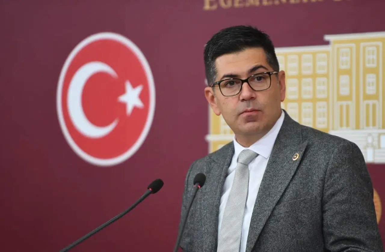 CHP’Lİ HALICI ATATÜRK’E “İNGİLİZ KEMAL” DİYEN ÖĞRETMENİ TBMM GÜNDEMİNE TAŞIDI