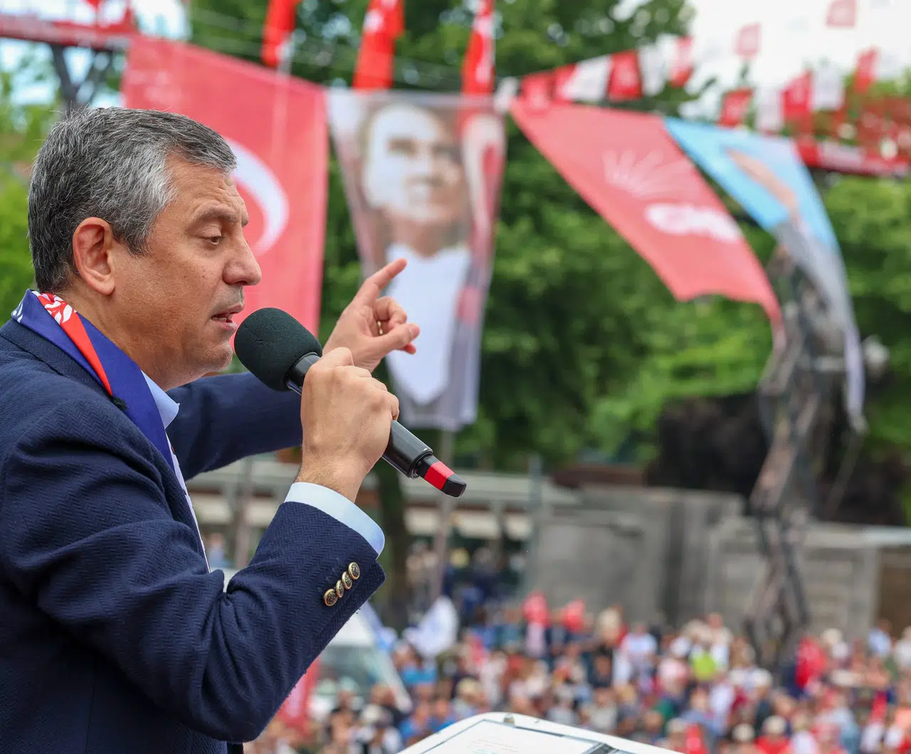 CHP lideri Özgür Özel: "Erdoğan, kendisine yapılmayanları bugün masum rakibi Ekrem İmamoğlu'na yapmaktadır"