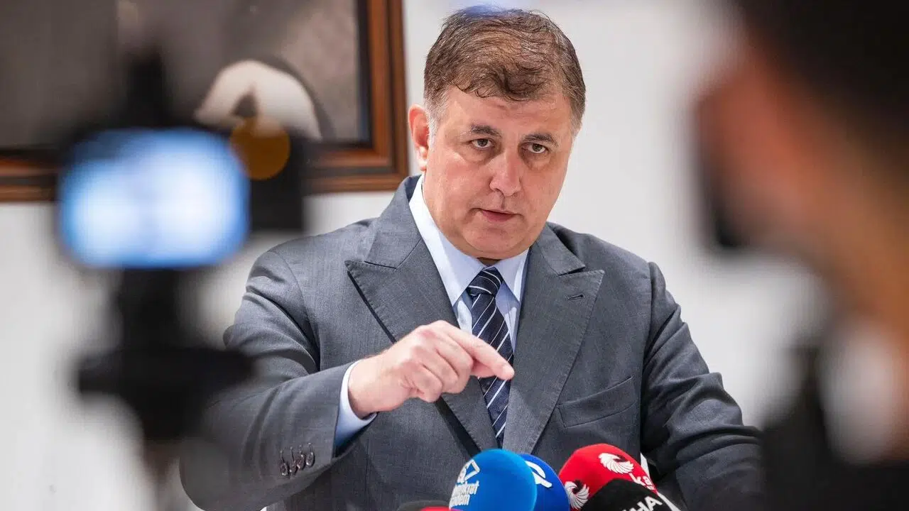 Cemil Tugay takdir İzmir Halkının dedi ve sordu: İşçilerin grev yapmasının mağdurunun İzmir halkı olduğunun farkında mısınız?