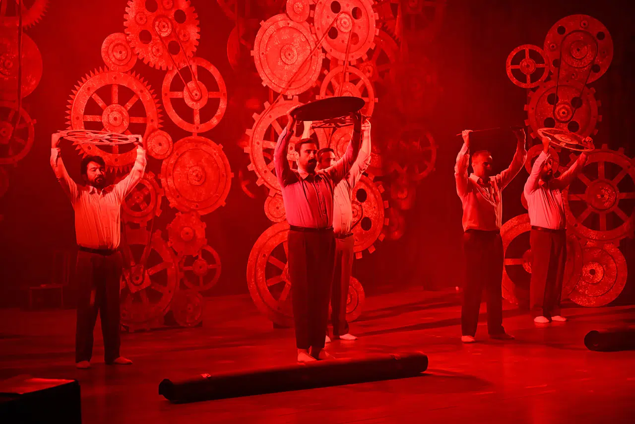 Mersin Gülnar Şehir Tiyatrosu'nda ‘Misafir’ Adlı Oyun Sanatseverlerle Buluştu!